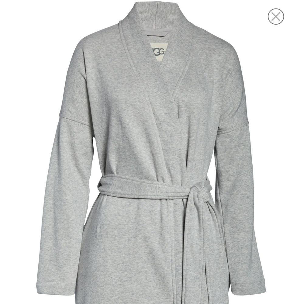 UGG short robe with front pockets in blue size M